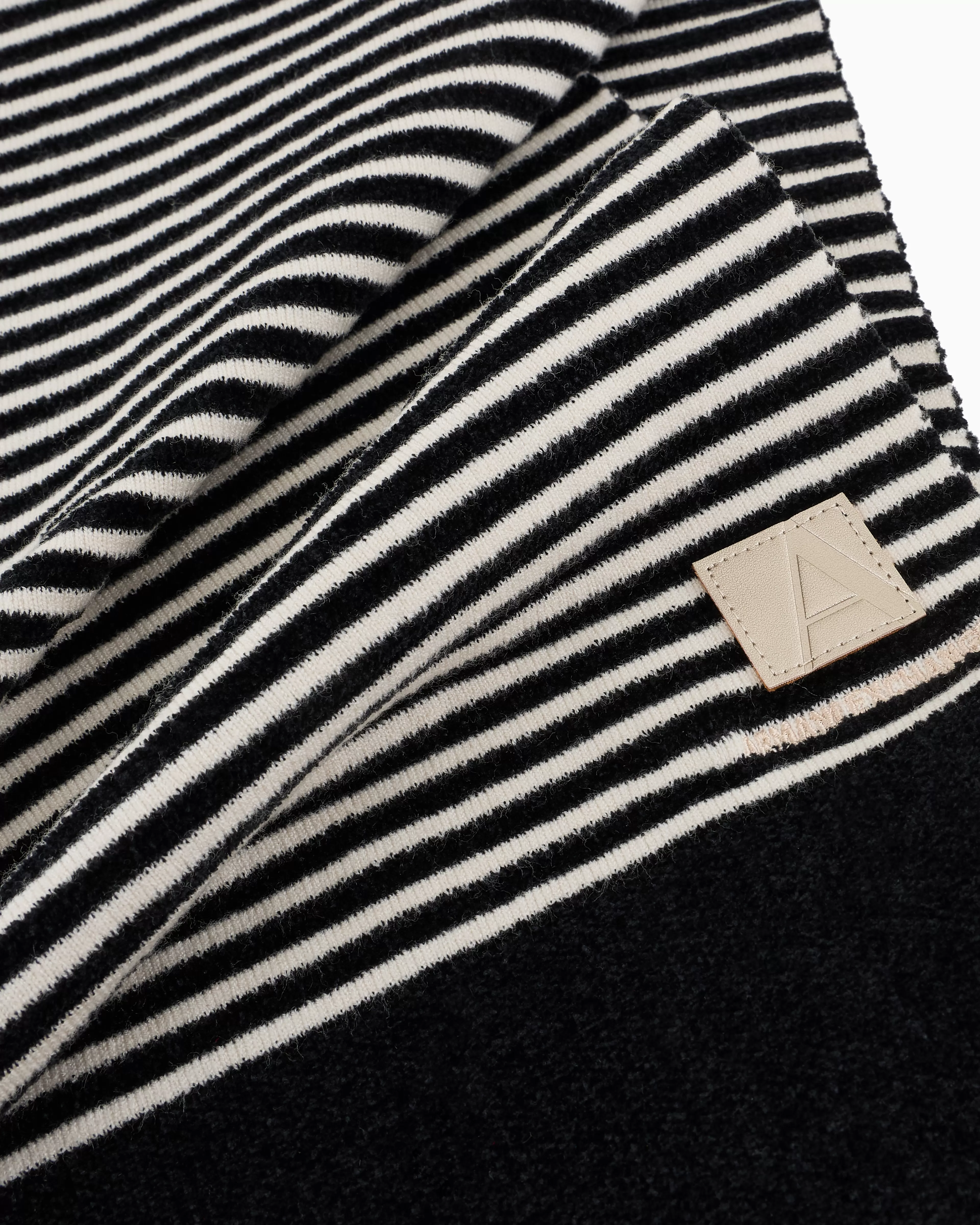 Armani Exchange Striped scarf with logo patch* Scarves